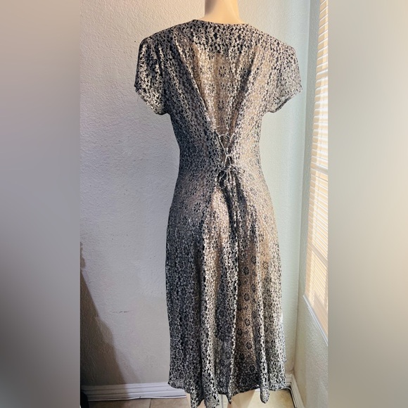 Vintage women’s dress see through size med to large measurement are included - Picture 8 of 14